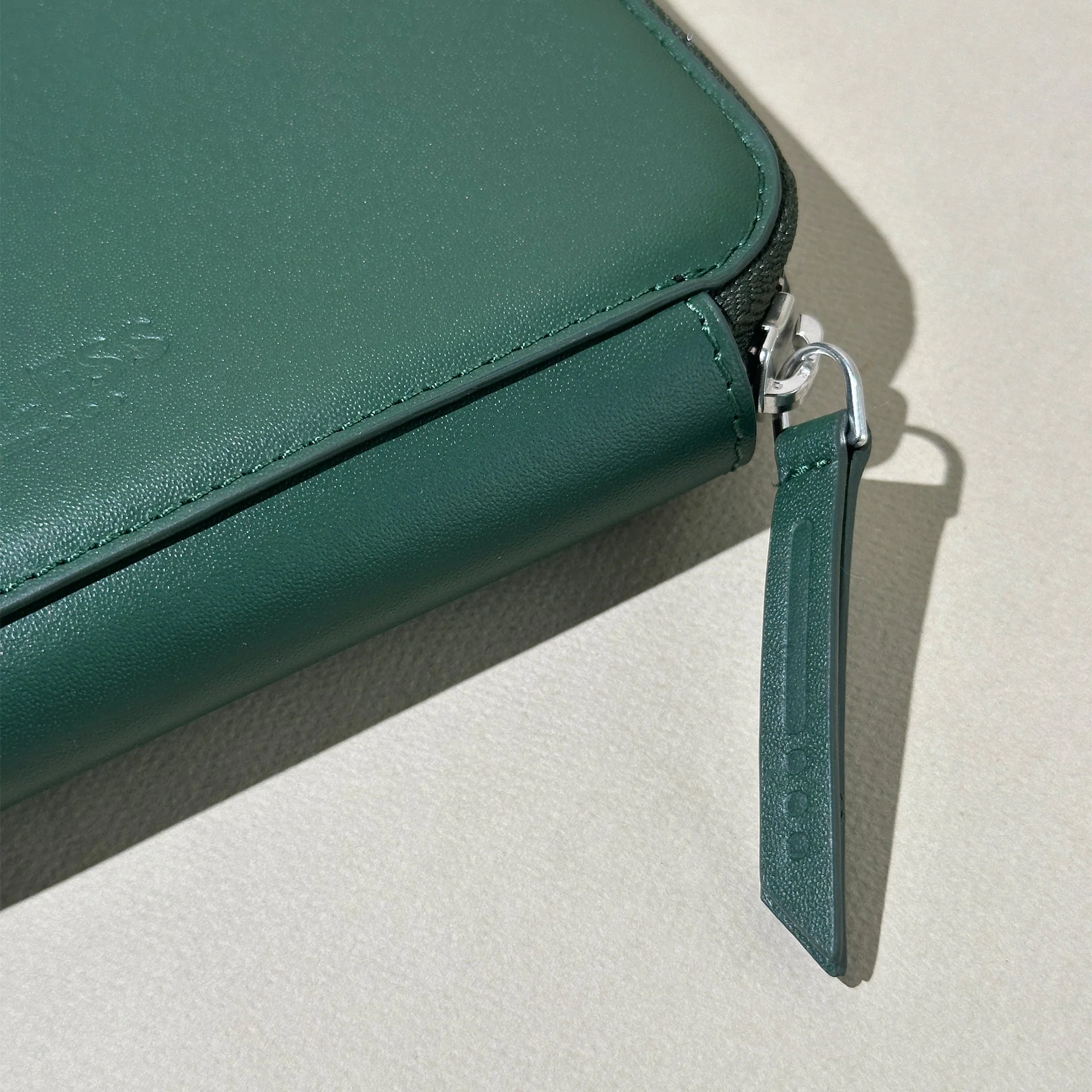 Endless Labs.07 - Companion Leather Adjustable Pen Pouch - 5 Pens - Mystic Green - Image 3