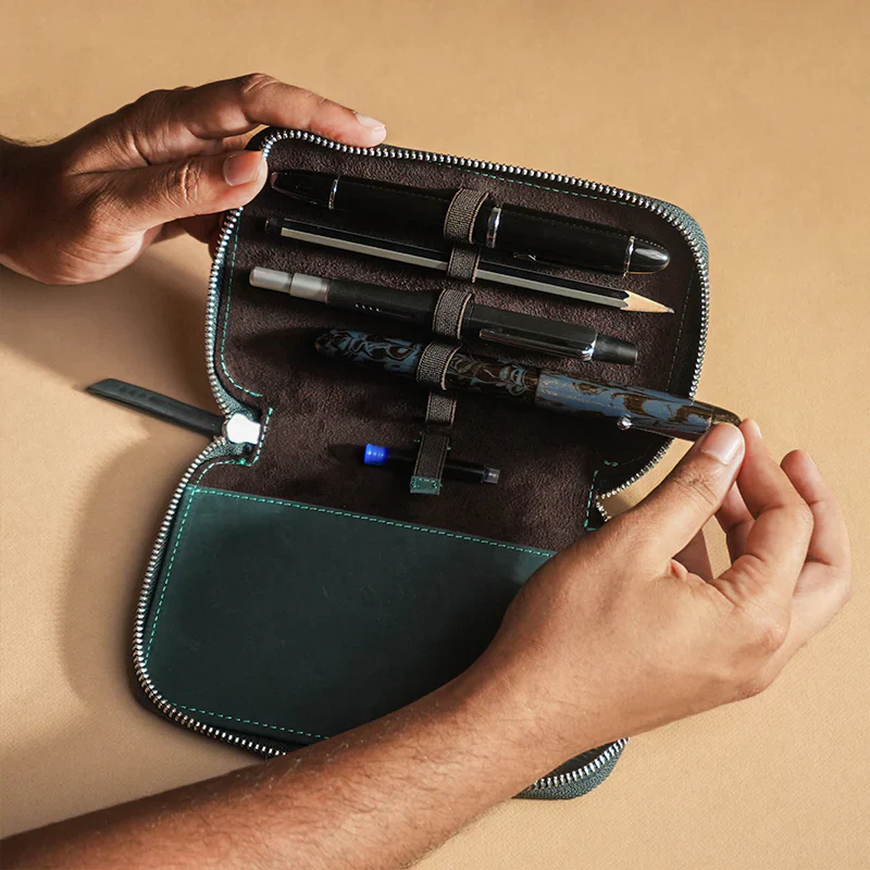 Endless Labs.07 - Companion Leather Adjustable Pen Pouch - 5 Pens - Mystic Green - Image 5